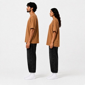 Camiseta Unisex Extra Grande de Algodón Color Camel Marrón con Hombros Caídos, Cuello Redondo, Mangas Cortas y Corte Holgado para Ropa Casual de Calle - Product Image 2