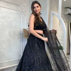 Lehenga Choli de Diseño para Boda con Lentejuelas, Bordados, Cancan y Patta de Lona, Piel Sintética Elástica, para Fiestas - Product Image 1