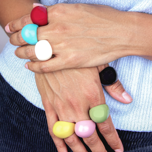 FAIZA CRAFT Bague large en résine, ronde, polie, multicolore, unisexe, thème ange, bijoux fantaisie - Product Image 1