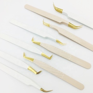 Pinzas Profesionales para Cejas DANTRIC IMPLANTS MT-064 Antiestáticas con Punta Puntiaguda Moderna de Acero Inoxidable, Juego con Logotipo Personalizado Mink - Product Image 3