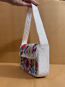 Bolso de mano informal con cuentas y flores hechas a mano para mujer |   Bolso de hombro ecológico de gran capacidad con forro de satén |   Marca Privada OEM - Product Image 3