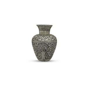 Vase décoratif rond en métal artisanal à motif floral pour salon - Product Image 1