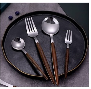 Elegante Juego de Cubiertos Hechos a Mano con Mango de Madera Esmaltada, Diseño Personalizado para Bodas y Catering, de Proveedor y Exportador de la India - Product Image 6