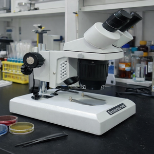 Microscope stéréoscopique binoculaire 20X 40X grossissement, double source de lumière LED, protection IP53, mise au point manuelle, tête inclinée à 45° - Product Image 3