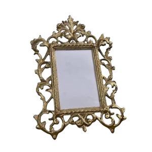 Cadre photo rond en métal, élégant et stylé, pour la présentation d'images dans le salon et la chambre à coucher - Product Image 1