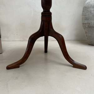 <b>Antique</b> Georgian Mahogany Pedestal <b>Table</b> Rustic Solid Timber Round <b>Side</b> Wine Stand Vintage Tripod Occasional Living Room - Product Image 3