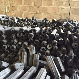 Carbón Vegetal Negro Premium de Alta Densidad en Briquetas Hexagonales, Valor Calorífico de 7000-8000 Kcal/kg, Contenido de Ceniza de 3.0-5.0% - Product Image 3