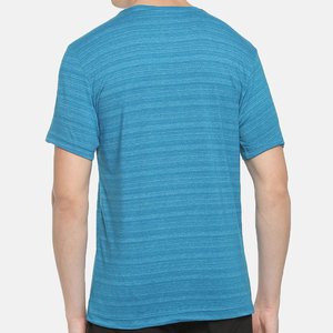 เสื้อยืดคอวีใส่สบาย ผลิตจากวัสดุระบายอากาศได้ดี พร้อมผิวสัมผัสเรียบเนียน เหมาะสำหรับวันฤดูร้อน เสื้อยืดคอวีคุณภาพพรีเมียม - Product Image 2