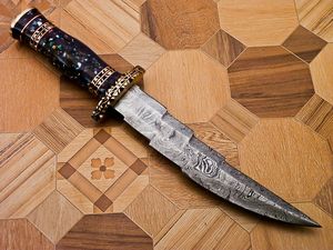 Couteau de chasse Bowie Damas haut de gamme avec manche en résine, couteau d'extérieur fait main sur mesure, couteau à pointe clip en acier, vente en gros - Product Image 5