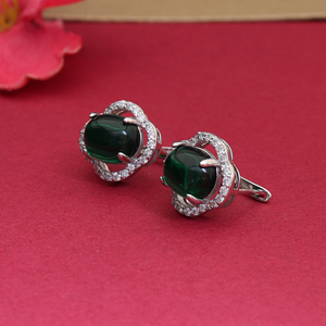 Boucles d'oreilles élégantes en émeraude et diamant, fabriquées à la main en Inde, en argent sterling 925, design en grappe, pour femmes et filles. - Product Image 4