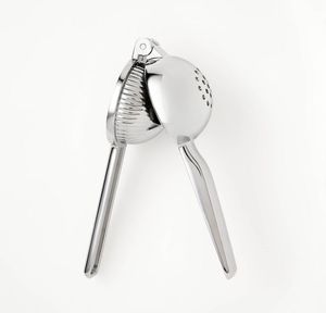 Elegante exprimidor de limones de acero inoxidable para preparar jugo de limón fresco en bebidas y recetas. - Product Image 4