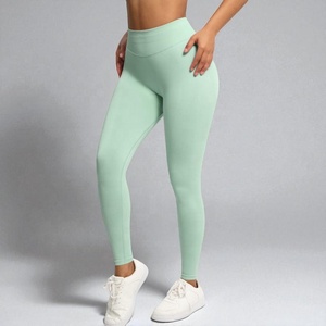 Ensemble 2 pièces de leggings et soutien-gorge de sport respirants pour femmes, fabriqués en usine, au-dessus du genou, sans couture, pour le yoga - Product Image 4