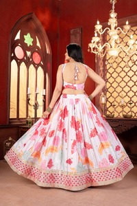 Ensemble de lehenga choli pour femmes de qualité supérieure avec broderie de paillettes pour les occasions de fête, les mariages et les occasions festives - Product Image 4