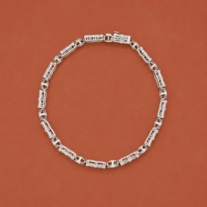 Bracelet de luxe en moissanite argentée avec maillons taille baguette, accents en grappe ronde et sertissage pavé glacé pour homme - Product Image 3
