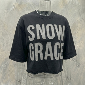Camiseta Corta Oversize Snow Grace para Hombre, Manga Corta, Cuello Redondo, Estilo Urbano, 100% Algodón, Estampado Frontal Negro, Ecológica y Transpirable - Product Image 5