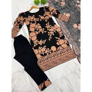 Conjunto de Top, Pantalón y Dupatta de Fiesta para Mujer de Diseñador con Bordado Intenso, Elegante y Estilizado - Product Image 4