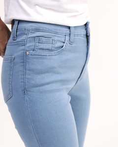 Pantalones Vaqueros Elásticos de Mezclilla para Mujer al por Mayor, Jeans Ajustados de Cintura Alta Azul Claro con Diseño de Bolsillos, Estilo Elegante y Ajuste Delgado - Product Image 3