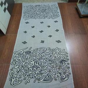 ผ้าพันคอพรีเมียมลายวาดมือ เนื้อนุ่ม อุ่นสบาย น้ำหนักเบา ยืดได้สี่ทิศทาง ดีไซน์ทันสมัยสำหรับผู้หญิง เหมาะสำหรับทุกฤดูกาล - Product Image 4