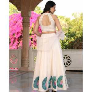 Maandvi pour ensemble Lehenga Choli en soie peinte à la main motif paon, taille XS, pour mariage, origine Rajasthan, toutes saisons - Product Image 1