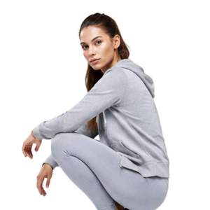 Ensemble de vêtements de sport pour femmes en polyester gris trois pièces, sweat à capuche zippé, soutien-gorge de sport et leggings taille haute, tenue de sport - Product Image 4