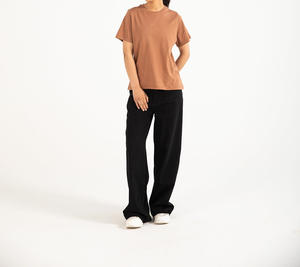 Vêtements d'été 2026 pour femmes : T-shirt en coton à manches courtes avec logo personnalisé et short à revers pour femme - Product Image 2