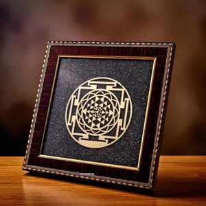 Cadre carré portable en pierre naturelle de pyrite, fait main, inspiré du Vastu et du Feng Shui, pour l'amour, le succès, la prospérité et l'énergie - Vente en gros - Product Image 1