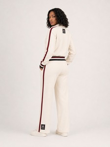 Conjunto Deportivo de Dos Piezas para Mujer con Estilo Moderno, Tela Suave y Ajuste Cómodo para Entrenamiento, Fitness y Uso Diario - Product Image 2