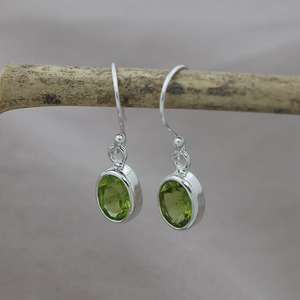Boucles d'oreilles pendantes vintage faites à la main en argent sterling 925 plaqué rhodium avec quartz péridot ovale 6x8 mm serti clos, cadeau bijoux pour femme - Product Image 3