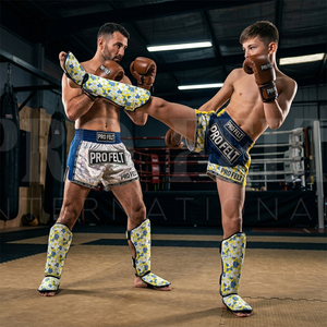 Protège-tibias d'arts martiaux personnalisés avec impression sérigraphique intégrale, nouvelle protection premium pour le kickboxing, le Muay Thai et le MMA - Product Image 2