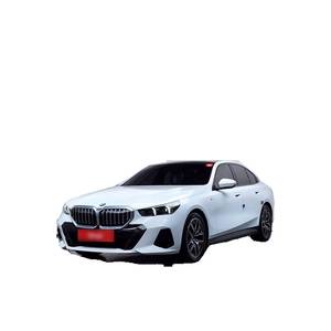 BMW Serie 5 520i M Sport 2023 con Caja de Cambios Automática, Volante a la Izquierda, Asientos de Cuero, Cámara Trasera, 27.078 km - Product Image 1