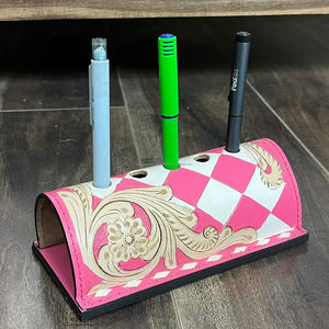 Soporte para Bolígrafos de Cuero Rosa a Cuadros con Diseño Floral Hecho a Mano 2026, Organizador de Escritorio Estilo Western, Accesorio de Regalo de Oficina de Diseño, Decoración de Escritorio - Product Image 3