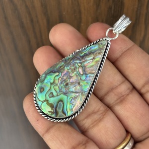 Pendentifs et breloques uniques en coquille d'ormeau naturelle de style bohème, bijoux élégants et originaux, collier serti pour femme - Product Image 2