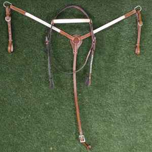 Ensemble de collier de poitrine de têtière de cheval de qualité supérieure ensemble de têtière et de collier de poitrine en cuir avec outillage floral - Product Image 2