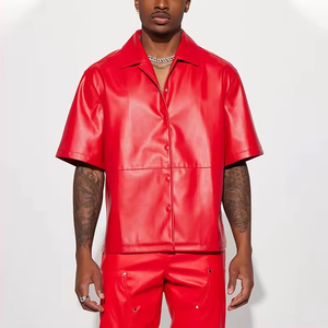 Conjunto de cuero sintético rojo para hombre, camisa de manga corta con botones y pantalones, conjunto de dos piezas de cuero PU para uso diario - Product Image 2