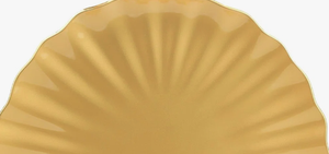 Assiette de service décorative en métal doré de style nordique en forme de coquille pour banquets, traiteurs et événements - Product Image 2