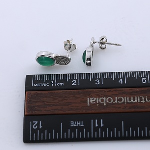 Pendientes de Plata de Ley 925 con Ónix Verde para Mujer, Hechos a Mano, con Piedras Preciosas de Ónix Verde Natural, Joyería Minimalista - Product Image 4