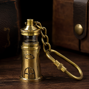 Llavero de Faro de Latón Hecho a Mano, Anillo de Llaves Náutico con Faro, Amuleto Marítimo Vintage, Regalo para Viajeros, Marineros y Amantes del Océano - Product Image 5
