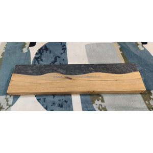 Tabla de servir artesanal, duradera y ecológica de resina epoxi azul y madera de río, bandeja decorativa para queso, charcutería y aperitivos. - Product Image 4