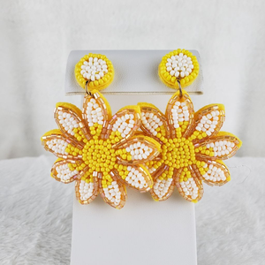 Pendientes de cuentas de estilo moderno con diseño de corazón, multicolor, para mujer, de Blossom Craft India. - Product Image 1