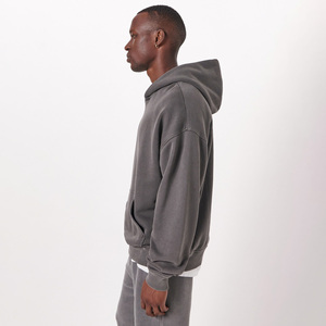 Sweat-shirt à capuche gris uni surdimensionné pour homme, en molleton, décontracté, avec poche avant, idéal pour l'automne, en vente - Product Image 3