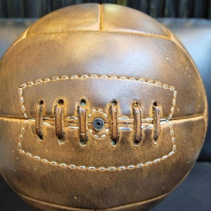 Balón de Fútbol Retro de Cuero Genuino Premium, Balón de Fútbol Vintage Hecho a Mano, Regalo Deportivo Clásico en Venta a un Precio Razonable - Product Image 2