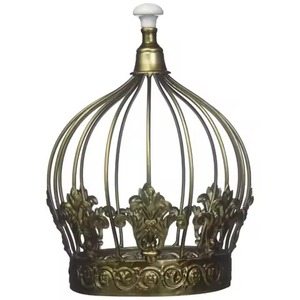 Couronne de Noël décorative en métal – Présentoir de fête haut de gamme pour la mise en scène intérieure saisonnière - Product Image 3
