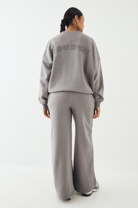 Pantalones deportivos anchos de color gris sólido para mujer, joggers personalizados de poliéster y algodón, joggers holgados de calidad premium OEM para mujer - Product Image 5