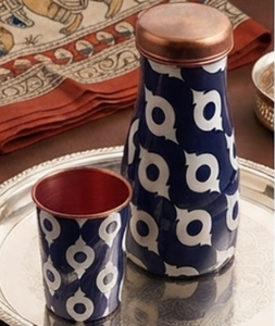 Botella de agua de cobre esmaltado azul y blanco con 2 tazas, diseño elegante, perfecta para la hidratación diaria, viajes, gimnasio, yoga y oficina. - Product Image 5