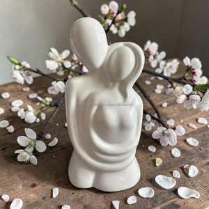 Moderna Escultura de Pareja de Novios en Cerámica Brillante, Jarrón Decorativo de 7.5 Pulgadas para el Hogar, Hotel o Mesa - Product Image 2