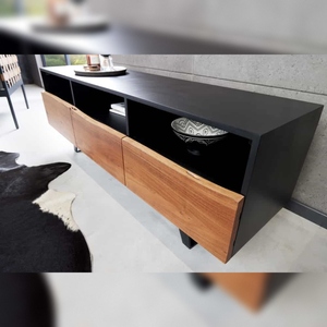 Soporte de TV Vandana Imperial Shape Design ORGANIC ARTWORK de 140 cm, madera maciza de acacia con estructura de hierro - Product Image 3