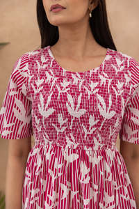 Robe midi rose à rayures et imprimé floral, col en V, manches courtes, coupe trapèze ample, décontractée, en coton tissé respirant pour l'été - Product Image 6