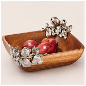 Bol de service carré en bois d'acacia artisanal de luxe avec accents en étain fin, noisette et feuilles – Vaisselle décorative haut de gamme - Product Image 3