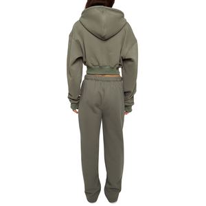 Ensemble 2 pièces pour femme de qualité supérieure avec fermeture éclair, dernières tendances, logo personnalisé, sweat-shirt court et pantalon de jogging pour femme. - Product Image 3