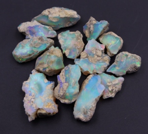 Opale d'Éthiopie naturelle brute, opales multicolores de bonne qualité, pierres brutes de taille libre, prix de gros, pierre de naissance d'octobre, rouge et verte - Product Image 4